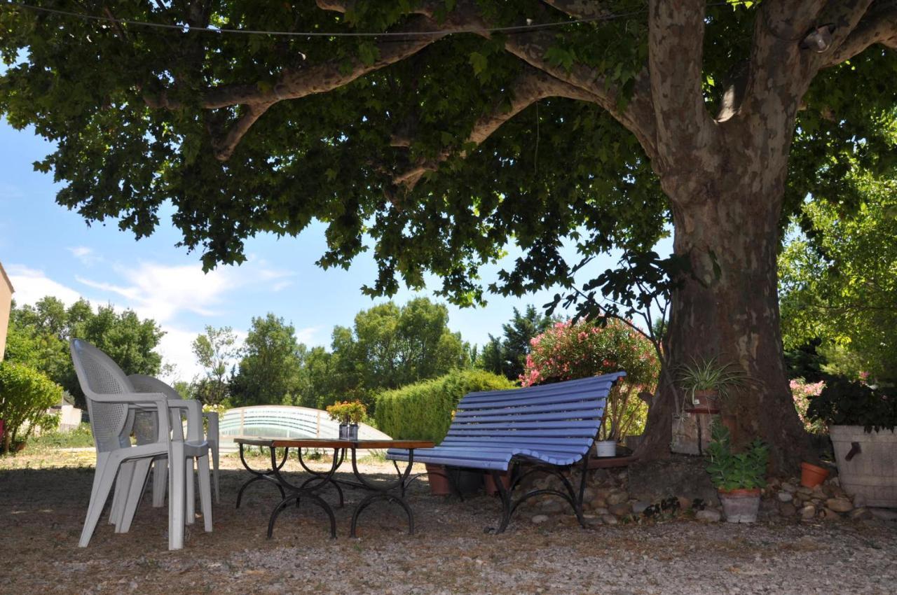 La Ferme De Tonton Jules Et Mame Julia Panzió Entraigues-sur-la-Sorgue Kültér fotó